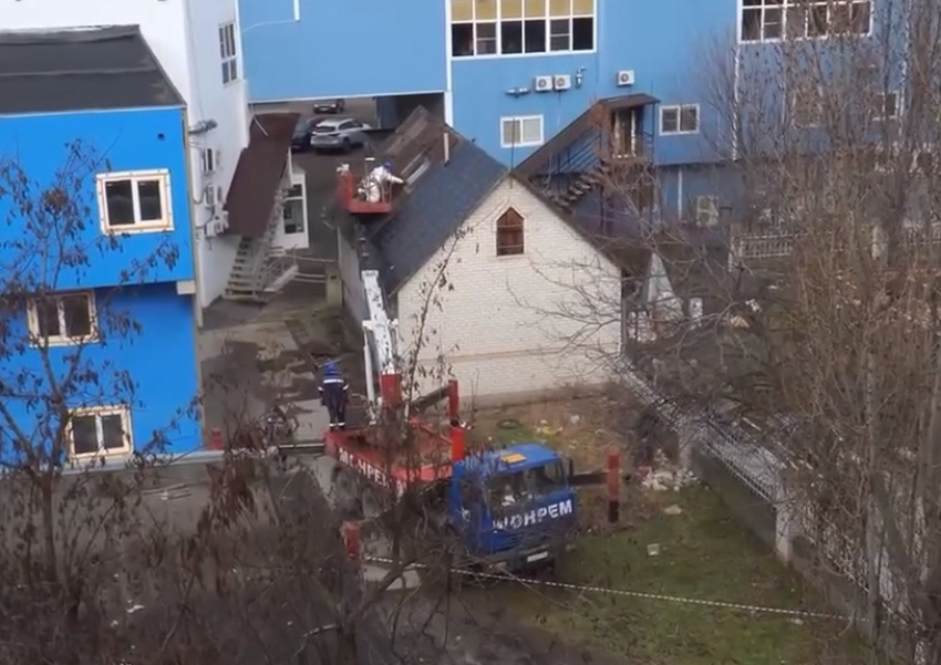 В Волгодонске ведется снос бывшего католического костела Святого  Семейства и блаженной Болеславы