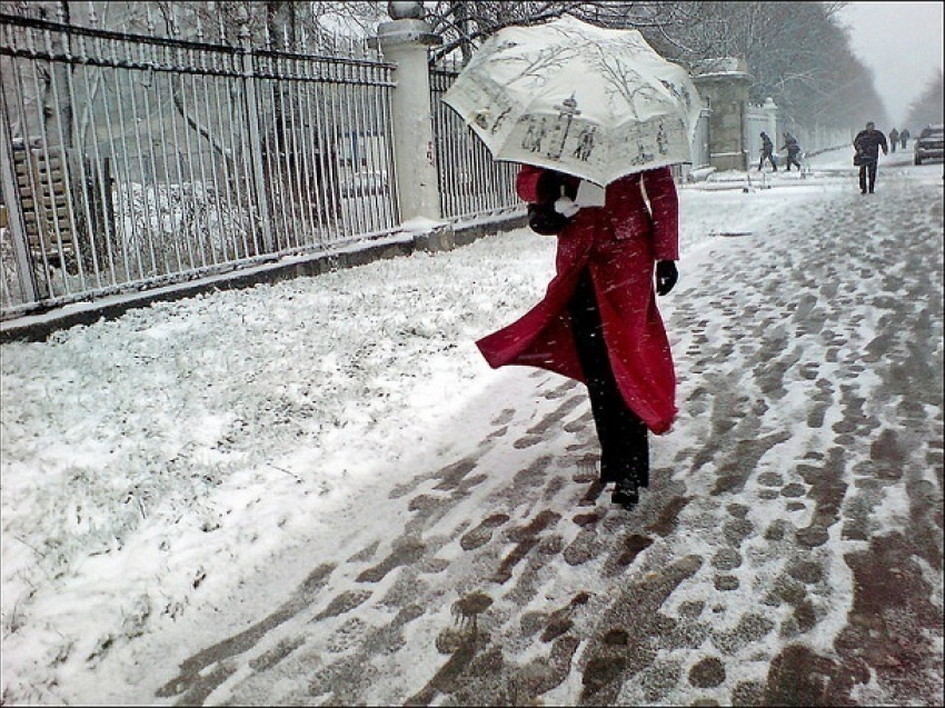 Обложной снег и сильный ветер ожидаются в Волгодонске в первый рабочий день недели
