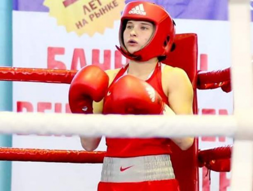 Волгодончанка Екатерина Пинигина начала выступление на ЧР по боксу с победы над челябинской спортсменкой