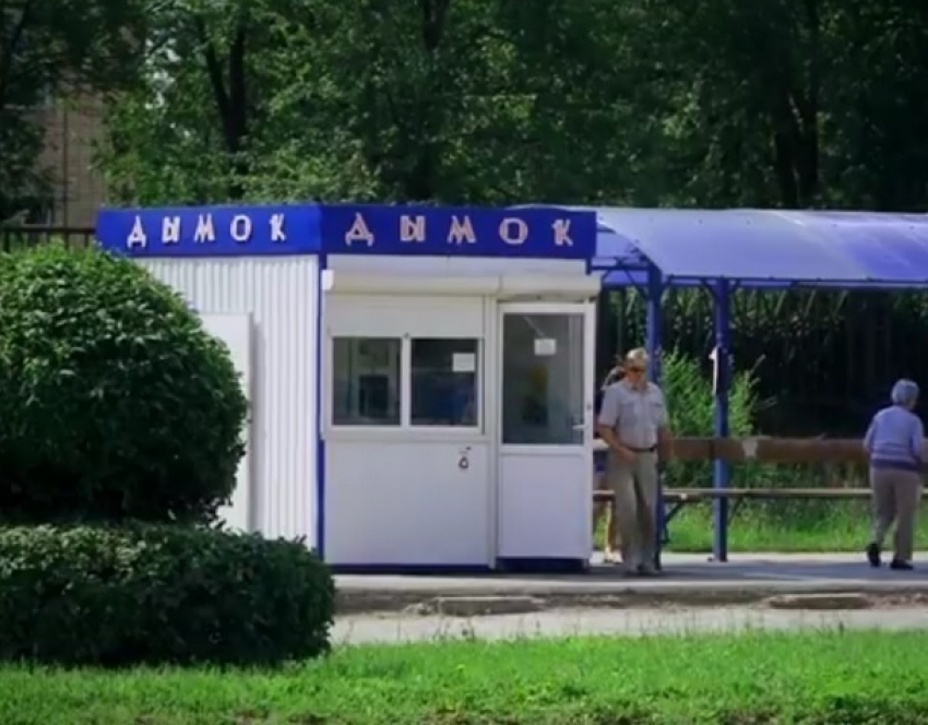 Исцелился - покури: жители Волгодонска возмутились расположению табачного ларька у больницы