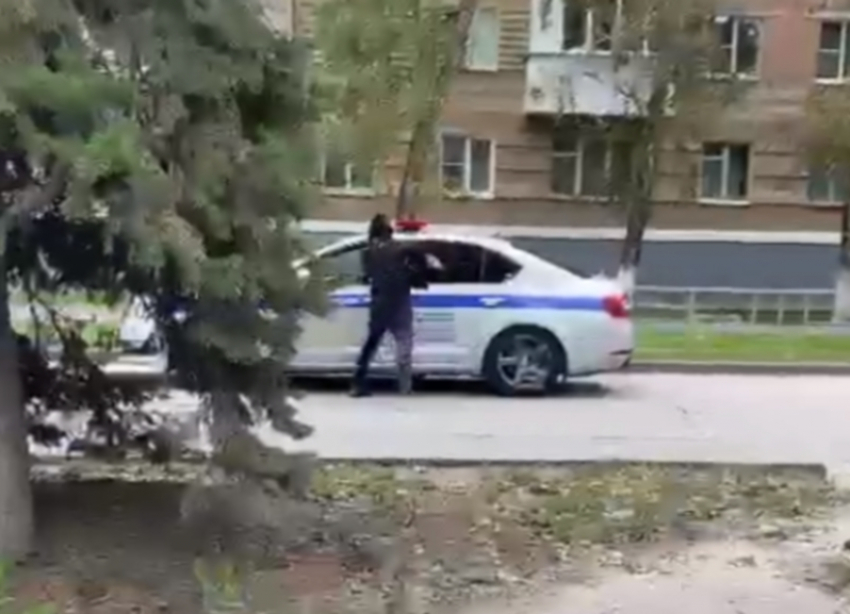 Арестован хулиган, ударивший полицейскую машину в Волгодонске
