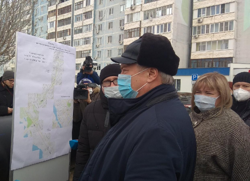 Аварийный коллектор в центре Волгодонска показали губернатору Василию Голубеву 