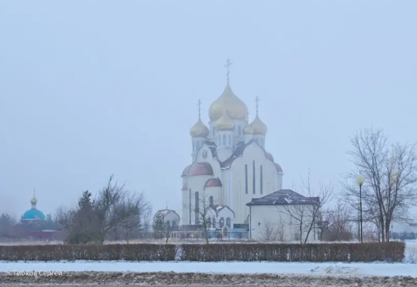 Православные верующие Волгодонска празднуют Сретение Господне