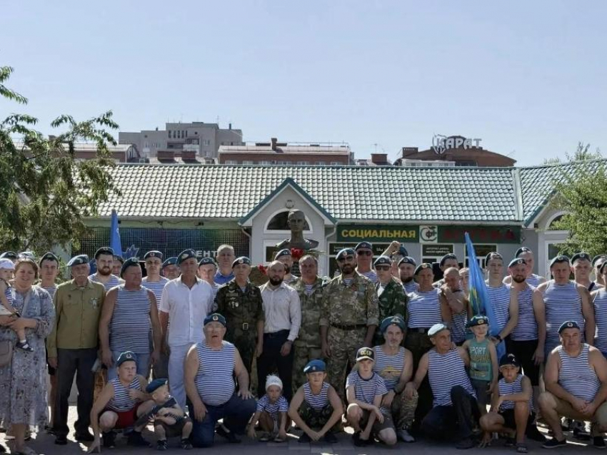 «Крылатая пехота» всегда была элитой: Дмитрий Вельможко поздравил десантников Волгодонска