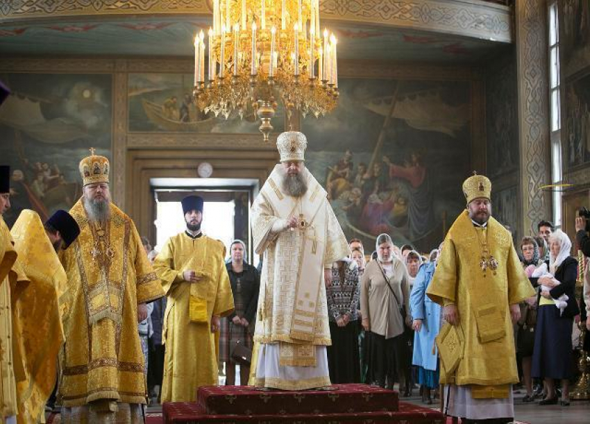 Епископ Волгодонской и Сальский Корнилий совершил Божественную литургию в Преполовенском храме в городе Ростов-на Дону 