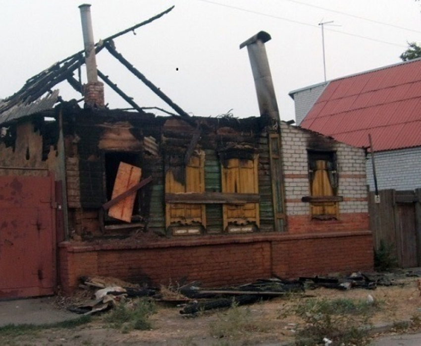 В Мартыновском районе сгорел дом
