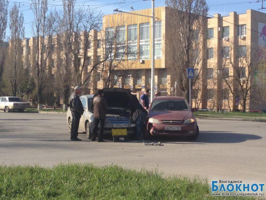 В Волгодонске на перекрестке улиц Энтузиастов и Гагарина произошло очередное ДТП