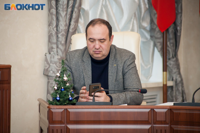 Судя по данным сайта гордумы, за весь год депутат Алексей Фирсов один раз встретился с жителями округа