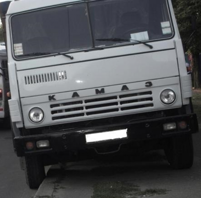 Под Волгодонском за перевозку крупногабаритного груза оштрафован водитель КамАЗа