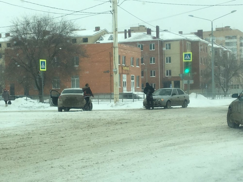 Заснеженные дороги и невнимательность привела к ДТП в День защитника Отечества 