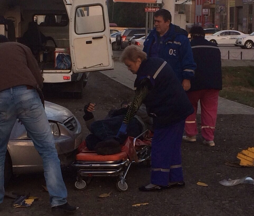 В Волгодонске на Степной водитель «Хундая» выехал на «встречку» через сплошную и сбил мопедиста
