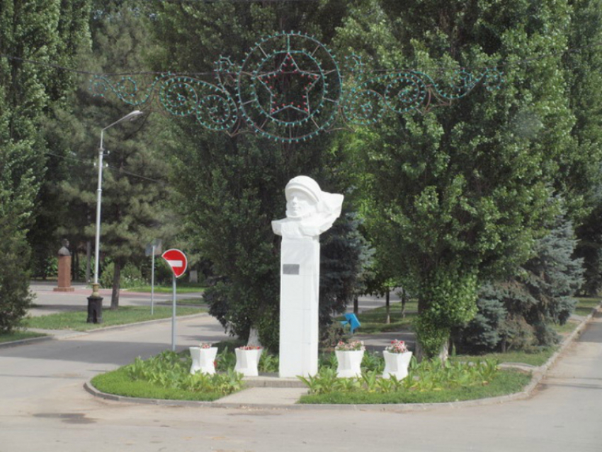 В этот день 47 лет назад в Волгодонске открыли памятник первому космонавту