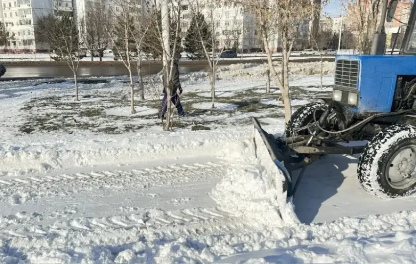 Коммунальщики просят водителей Волгодонска не мешать убирать снег с городских улиц
