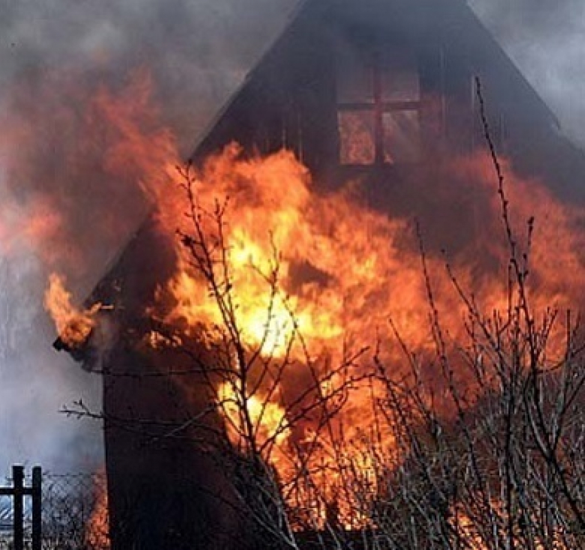 В Большой Мартыновке сгорел жилой дом