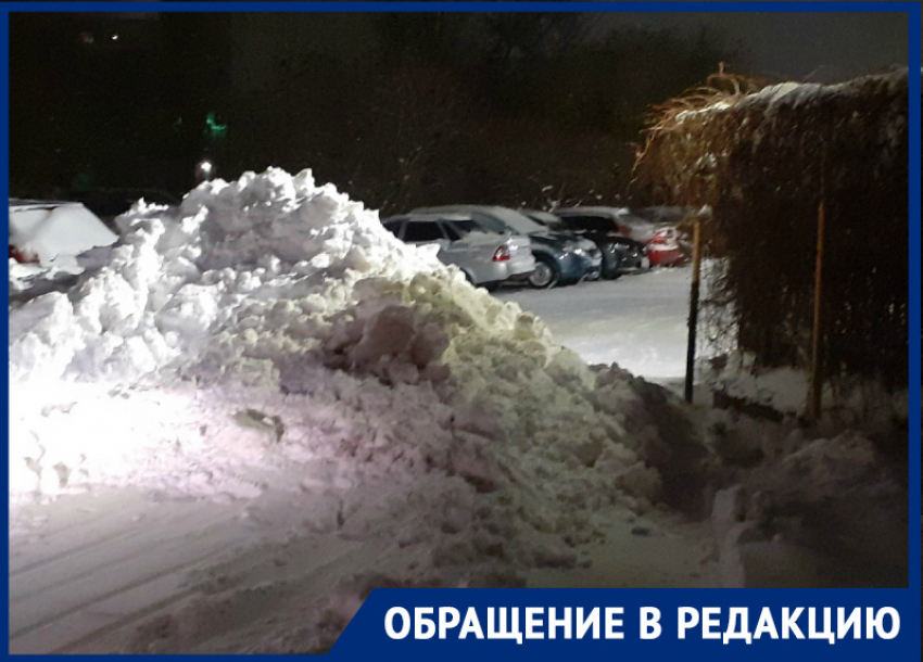 Борьба за дорогу продолжается: проезд мимо «Академии здоровья» на Молодежной волгодонцы засыпали снегом