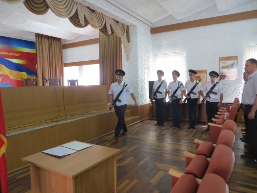 В Волгодонске присягу приняли пять новых сотрудников полиции