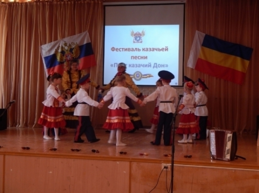 Казаки Волгодонска с помощью фестиваля песни возрождают казачество среди молодежи