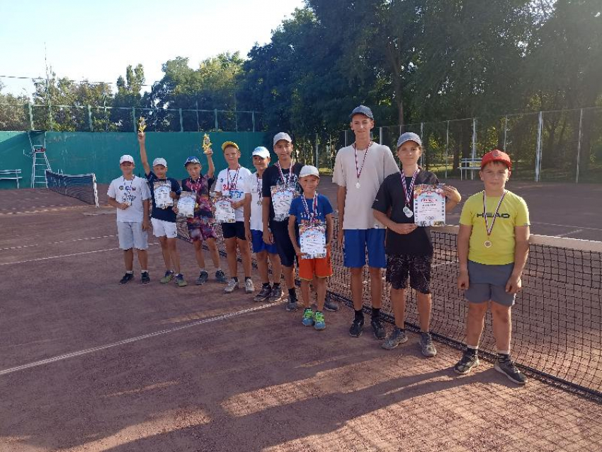 Свыше 60 спортсменов приняли участие в городском турнире по теннису 
