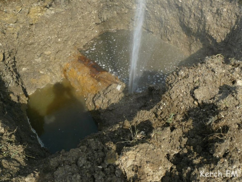 В Волгодонском районе в результате порывов трубопроводов жители Лагутники остались без воды  