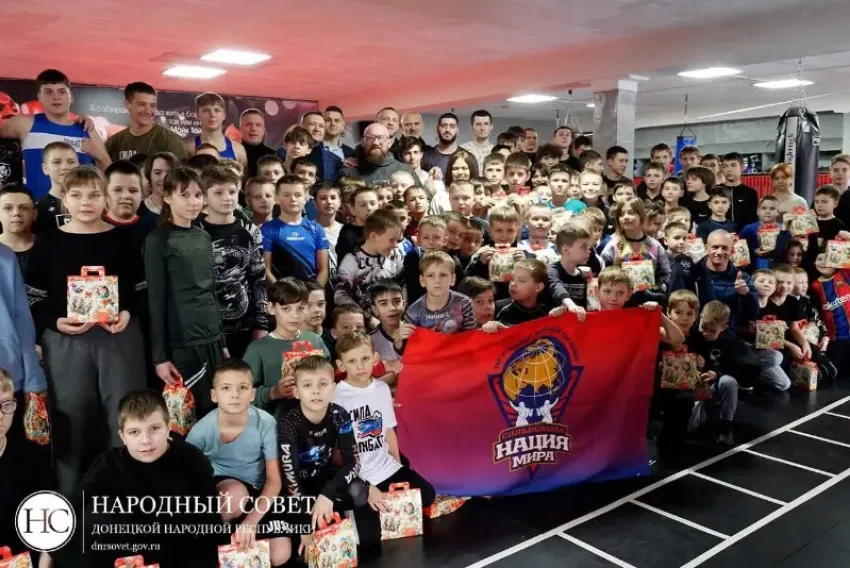 Боксер и депутат из Волгодонска Дмитрий Кудряшов посетил юных спортсменов из ДНР