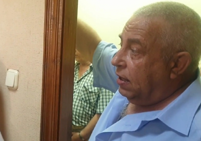 Позор, деньги платим, а ремонта нет: десятки рассерженных волгодонцев пришли на встречу с руководством Фонда капремонта