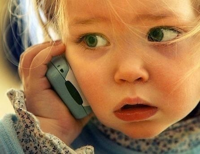 В Волгодонске служба детского телефона доверия спасает жизни детей