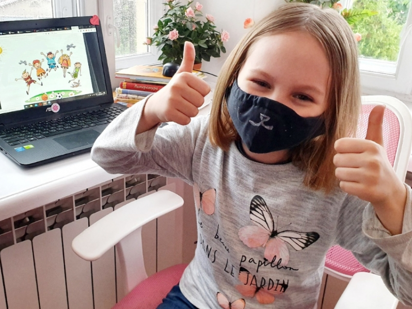 Школьников Волгодонска могут обязать сидеть на уроках в масках
