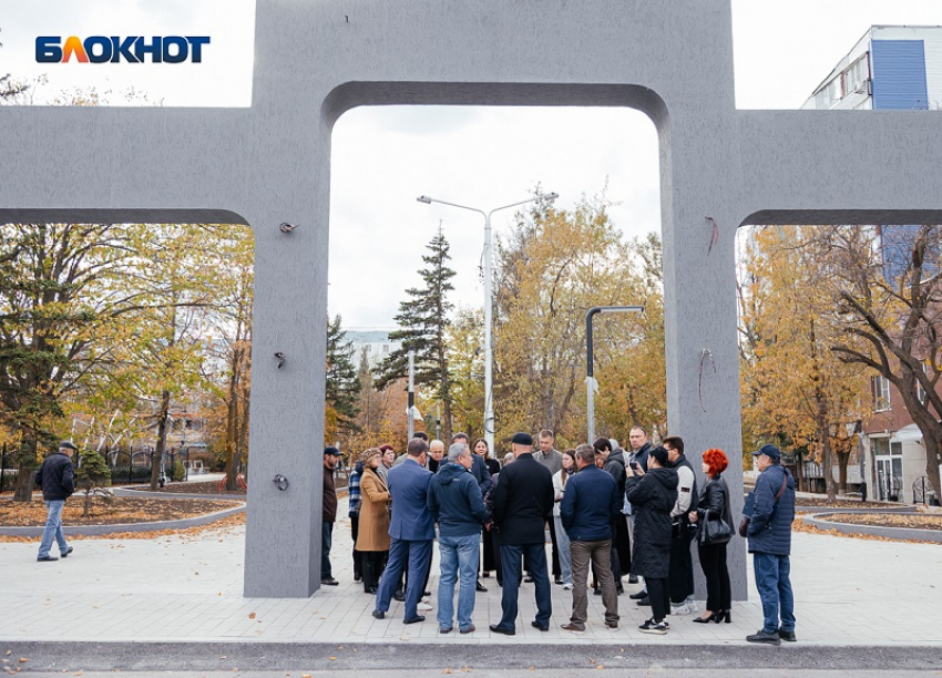 Об автополиве забыли, старые столбы останутся на месте, а контракт с подрядчиком можно было не расторгать: пикантные подробности работ на бульваре у сквера «Дружба»