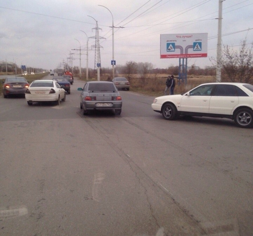 На пересечении Жуковского шоссе и проспекта Мира столкнулись три автомобиля - читатель