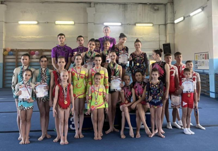 Волгодонские акробаты завоевали 52 медали на «Кубке Чемпионов мира Лебедя и Шинкарева»