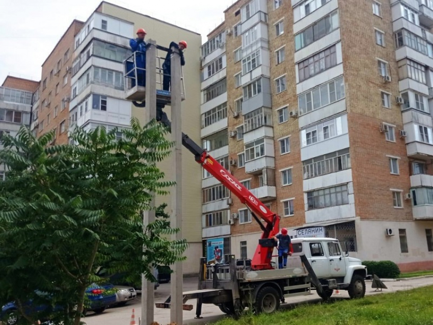 В новом городе к электросетям подключили более 80 домов и магазинов 