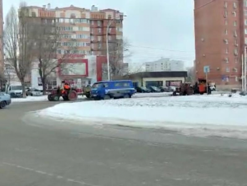 Надежно ли: почему в Волгодонске латают дороги в -11 градусов 