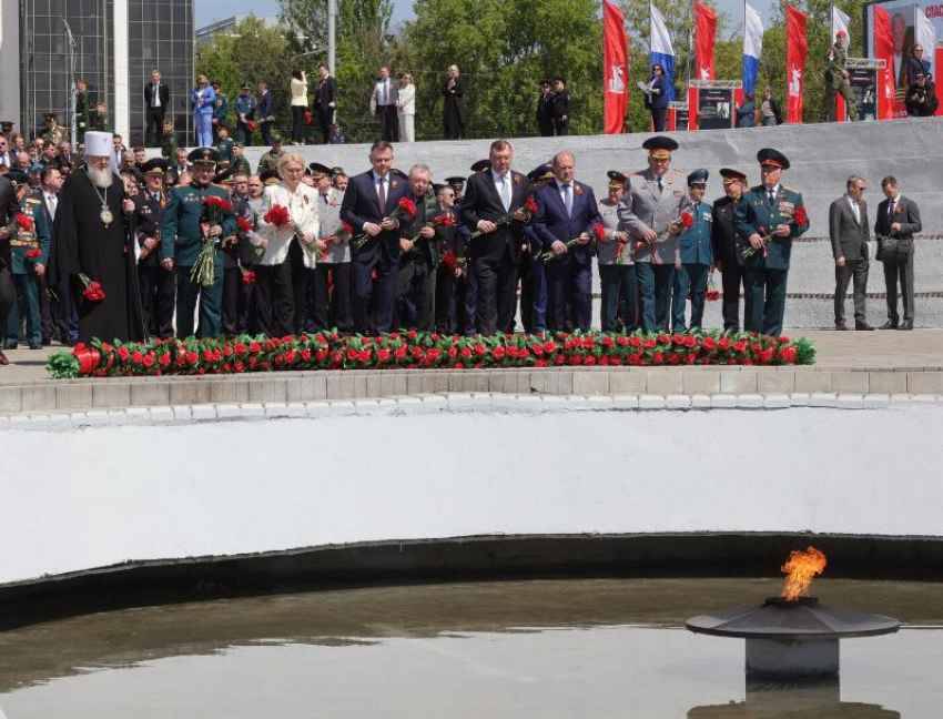 Делегация Волгодонска почтила память воинов-освободителей Ростова-на-Дону