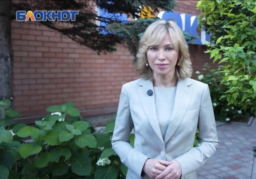 «Люди в белых халатах имеют бесконечно огромное сердце»: Екатерина Стенякина поздравила медиков с профессиональным праздником