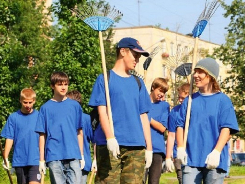 Помочь подросткам почувствовать себя взрослыми и заработать призывают предпринимателей Волгодонска