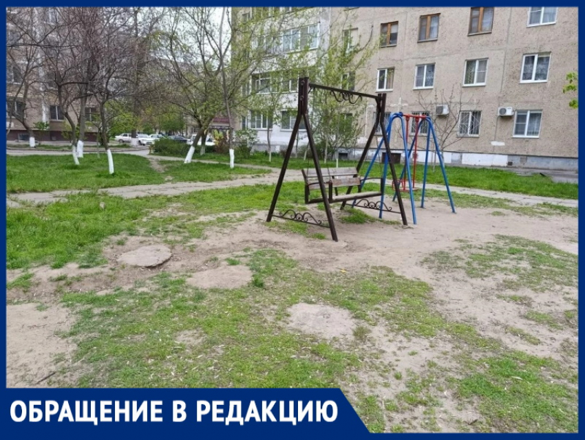 Детская площадка во дворе дома Курчатова 27/1 превратилась  в зону повышенной опасности 