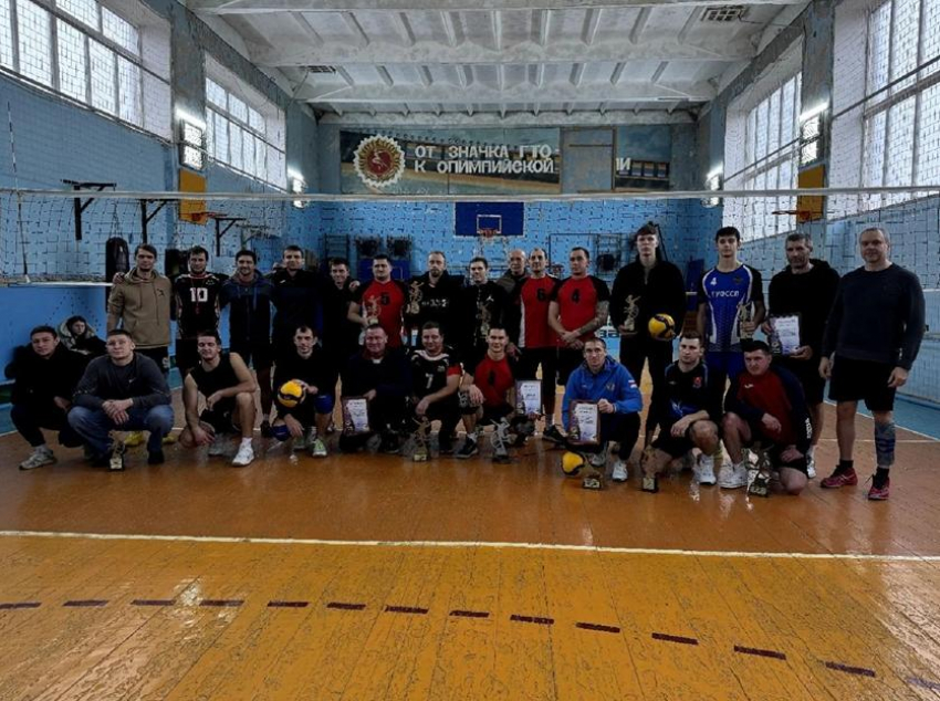Команда «Восход» из Цимлянского района стала победителем волейбольного турнира памяти Алексея Растрепина