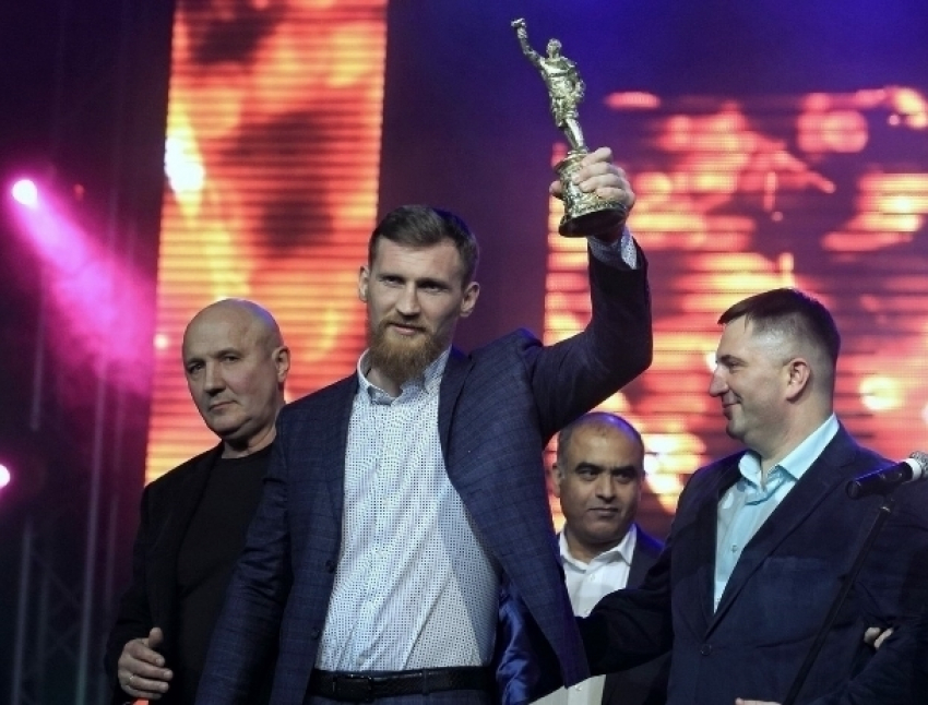 Волгодонец Дмитрий Кудряшов стал обладателем «спортивного Оскара» за лучший бой года