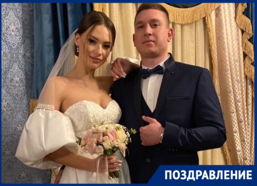 Очаровательный спецкор «Блокнота» Александра Емельянова вышла замуж