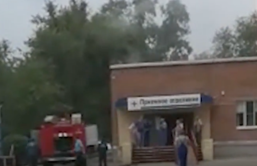 Задымление произошло в роддоме Волгодонска: людей эвакуировали, на месте работают пожарные 