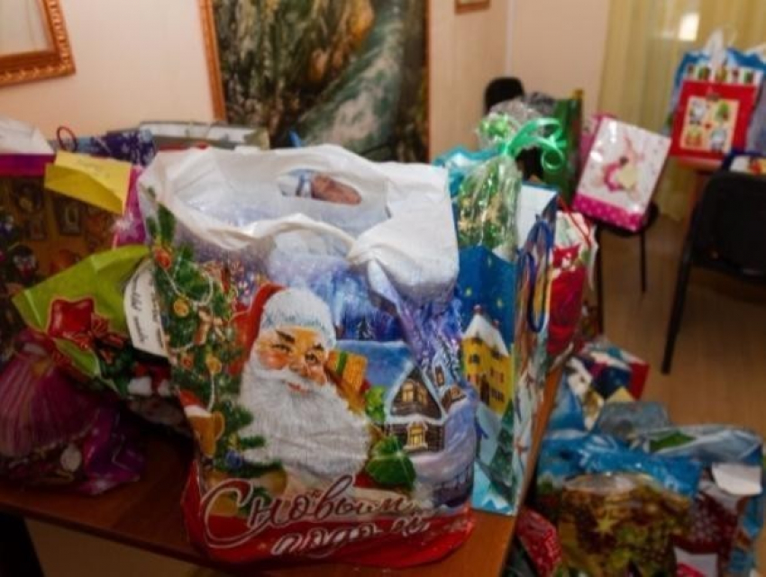 Меньше 150 рублей будут стоить новогодние подарки для детей из малоимущих семей