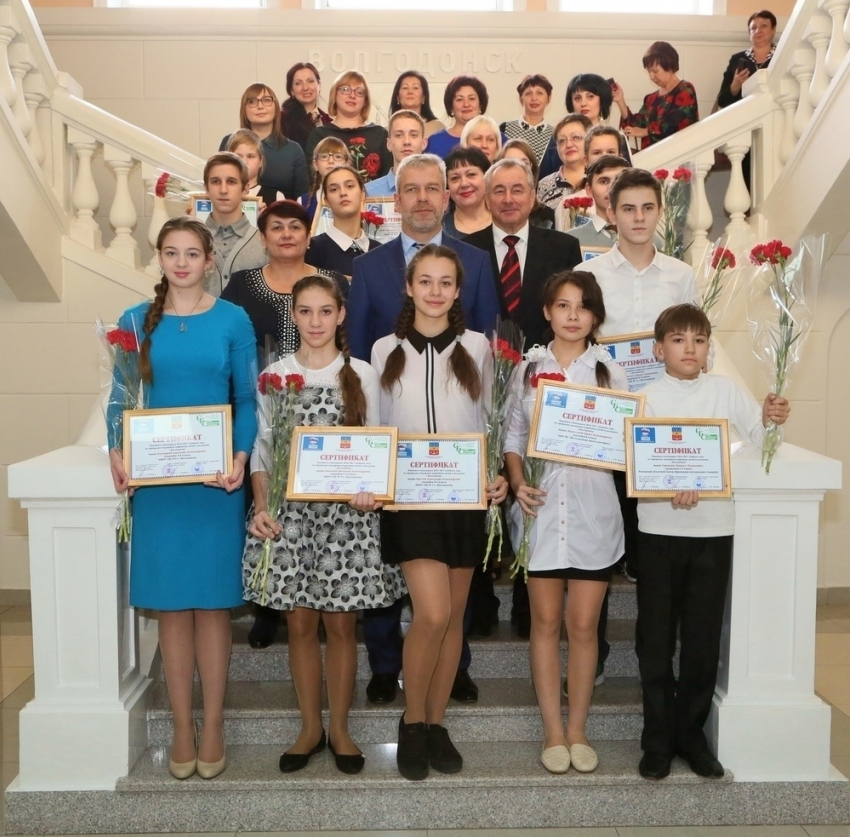 15 одаренных школьников Волгодонска получат стипендию в 800 рублей