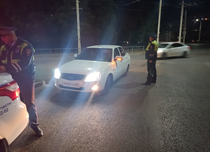 Арест до 15 суток грозит попавшимся повторно с тонировкой водителям в Волгодонске