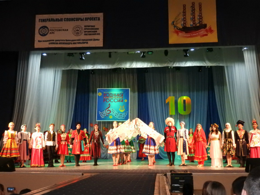 Многонациональным хороводом дружбы завершился праздник «Родники России» в Волгодонске 