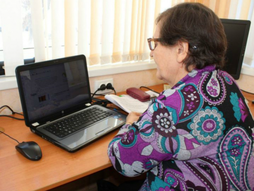 Пожилых Волгодонцев предупредили об электронных вирусах и интернет-мошенниках 
