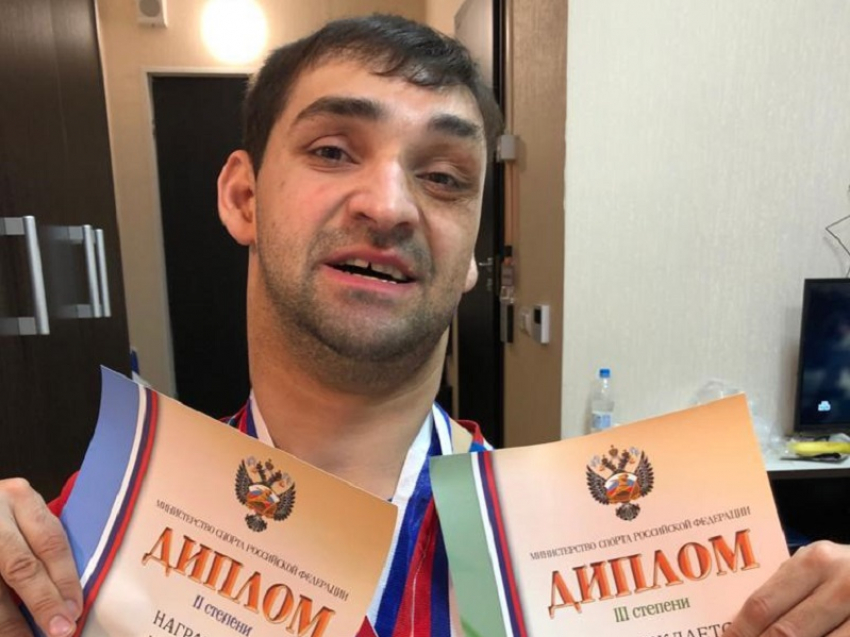 Волгодонец Магомед Холухоев занял 5 призовых мест на «особенном» чемпионате России по плаванию