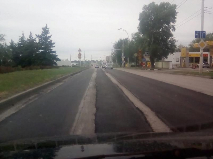 «Из одной колеи в другую»: волгодонцы раскритиковали ремонт дороги на Строителей