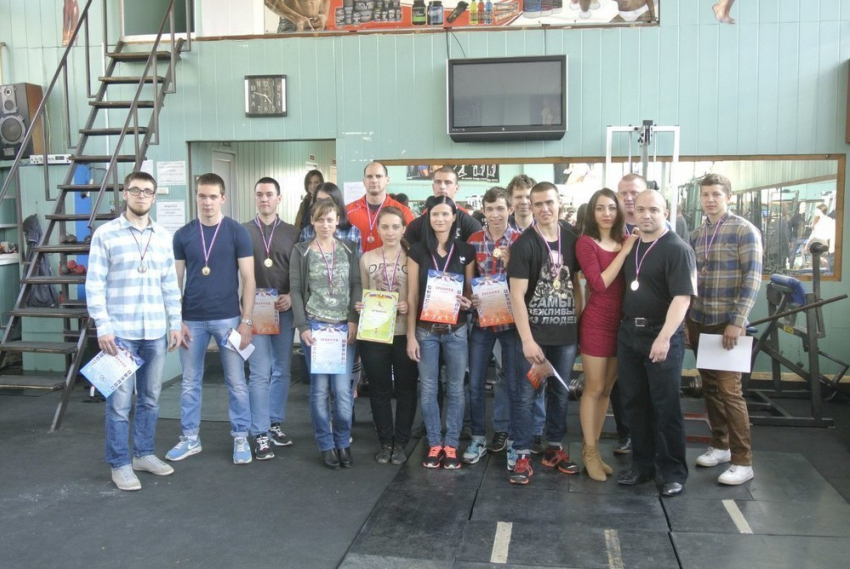 В Волгодонске на турнире по пауэрлифтингу почтили память тренера, погибшего в ДТП несколько недель назад