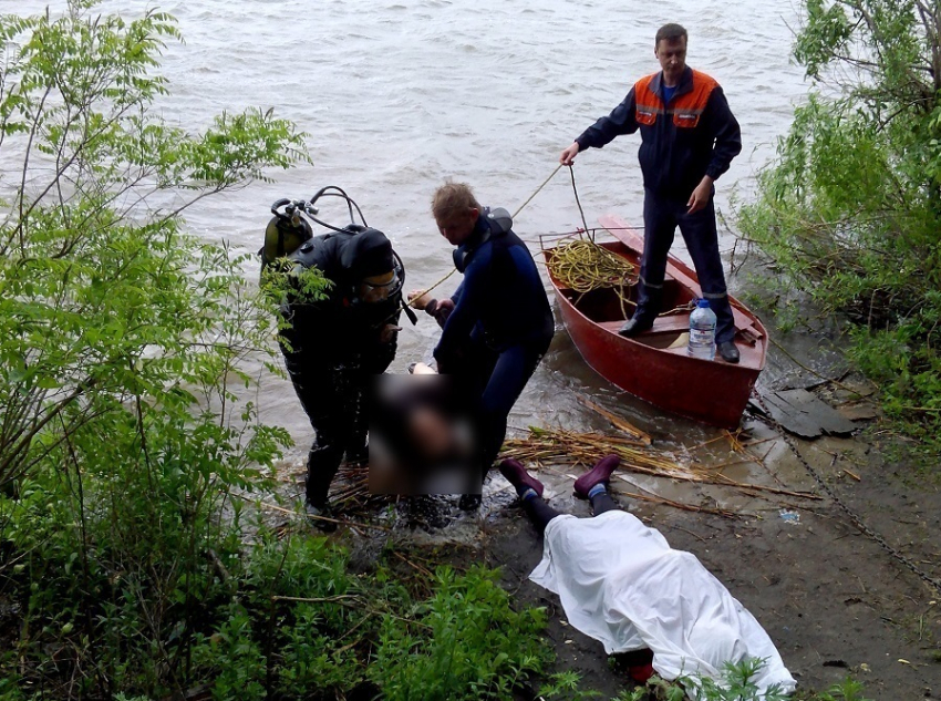 Пассажиры лодки утонули при попытке переплыть реку
