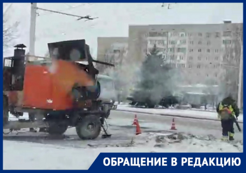 «И снова ремонт дорог в снег»: волгодонцев возмутило устранение ям во время осадков